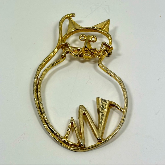Vintage Large 3 1/2” Gold Tone Cat Shaped Brooch - Picture 2 of 8